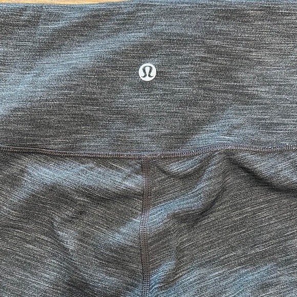 Lululemon Women’s Dark Grey Leggings Size 4 - Picture 4 of 5